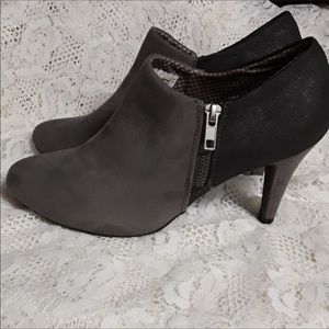 Dexflex Comfort Color Block Suede Booties 9